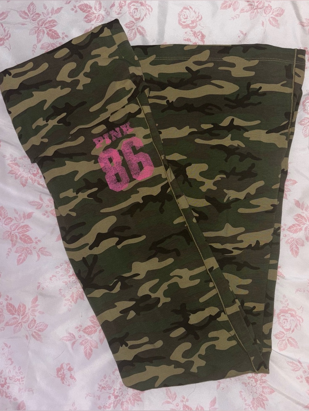 Victoria's Secret PINK Women's Camo Foldover Flare Leggings with Pink '86